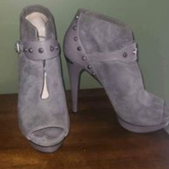 Michael Kors Leather Suede Gray Bootie Size 9 - Picture 2 of 6